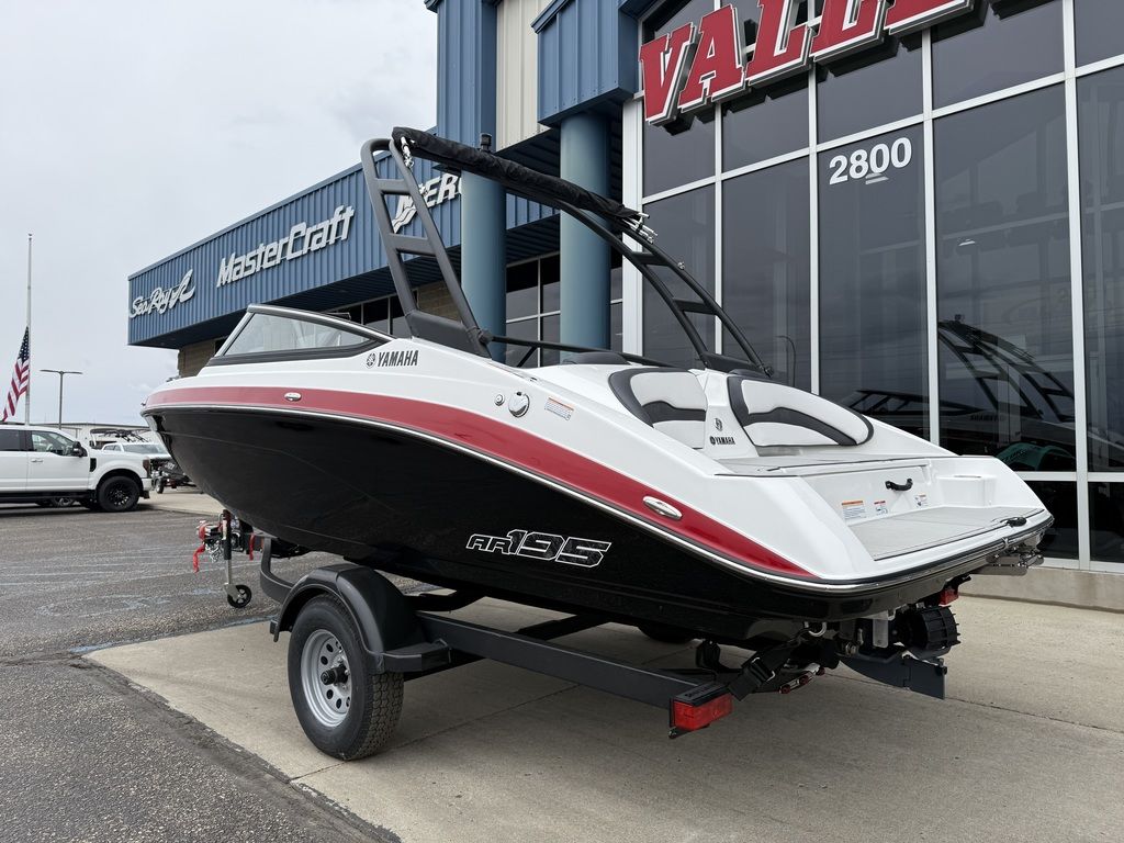 2025 Yamaha Boats AR195 - Image 3
