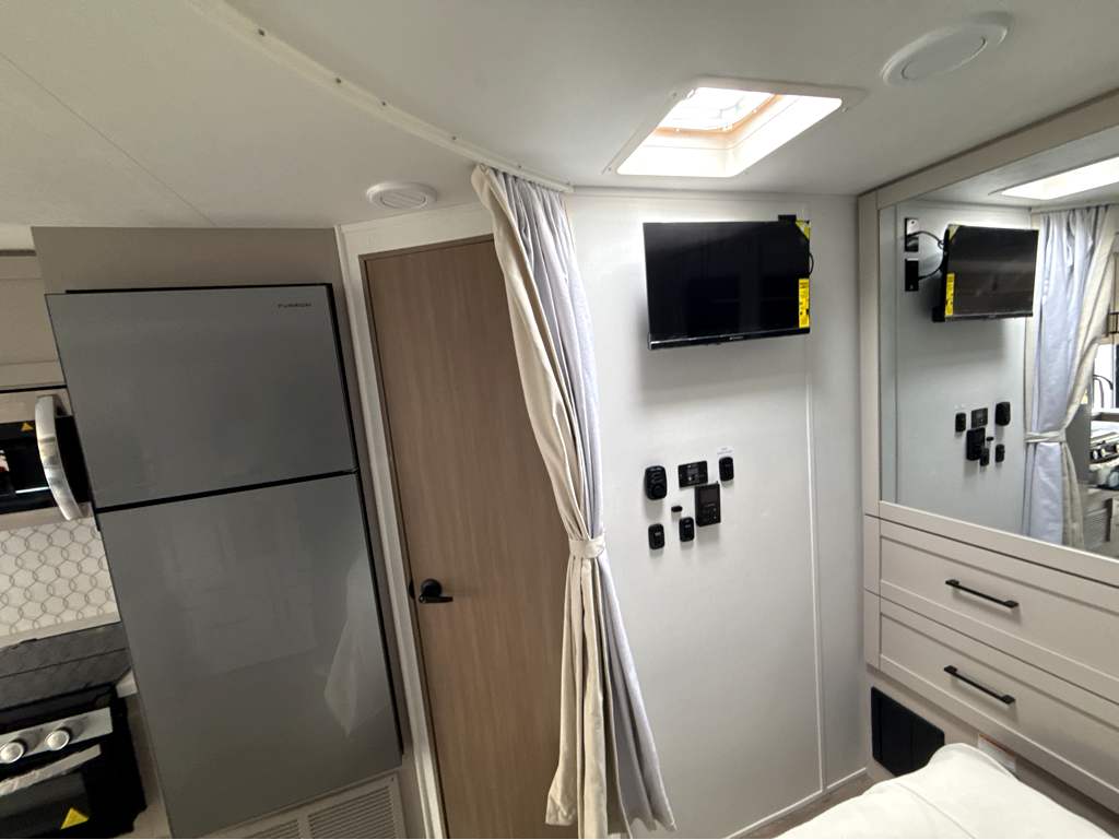 2027 ENTEGRA COACH ODYSSEY 24B - Image 16
