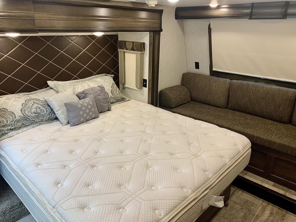 2019 Keystone Montana 3811MS - Image 35