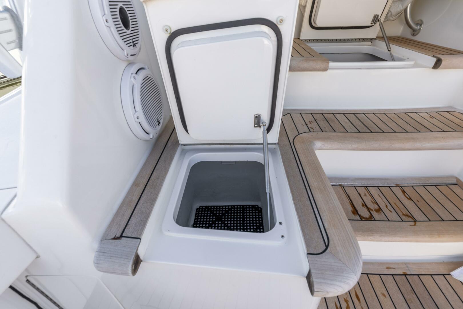 2013 Viking 76 Convertible - Image 77