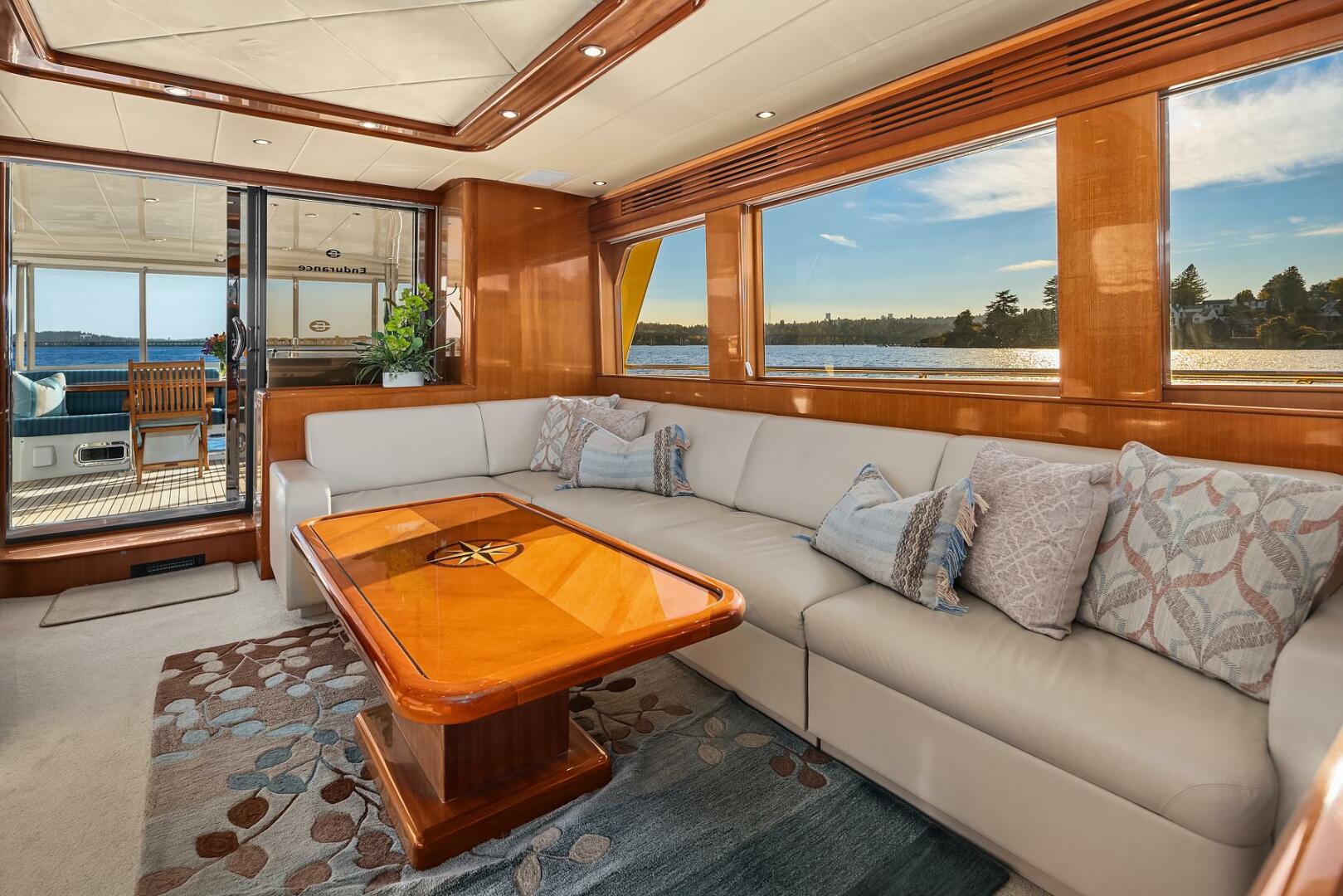 2014 Hampton 720 Skylounge LRC - Image 6