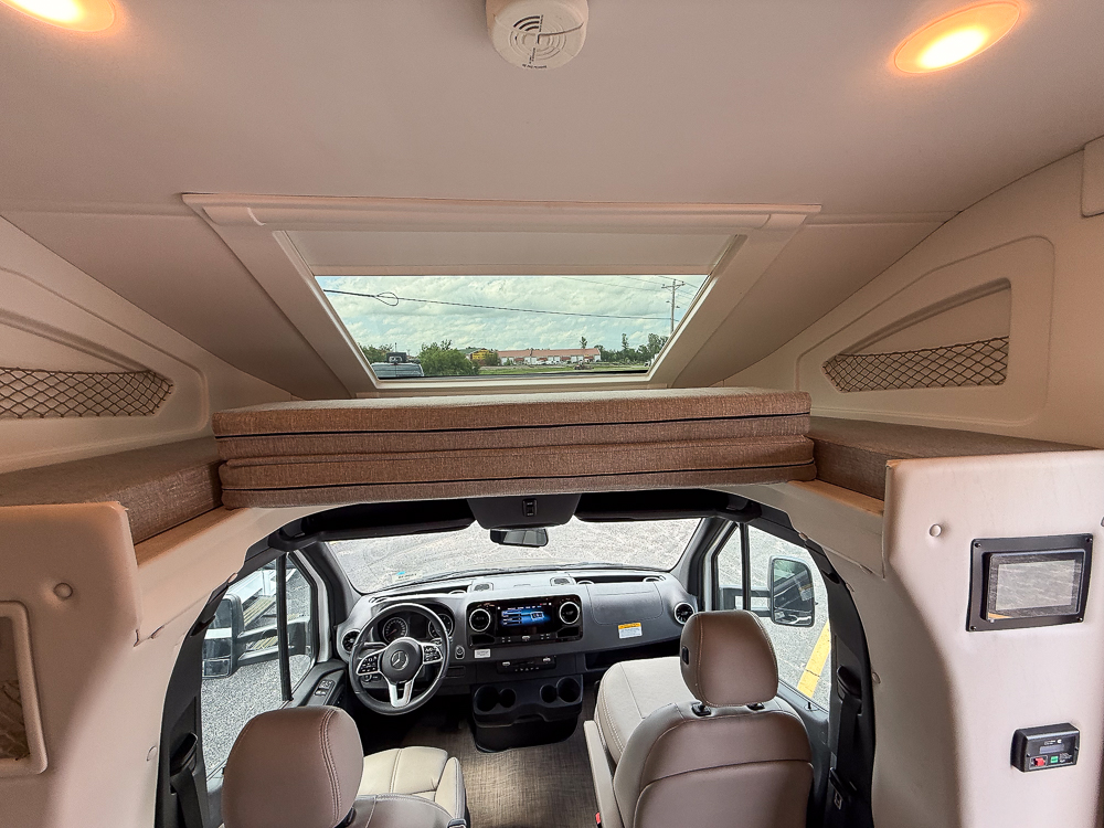 2025 THOR MOTORCOACH 24FB - Image 29