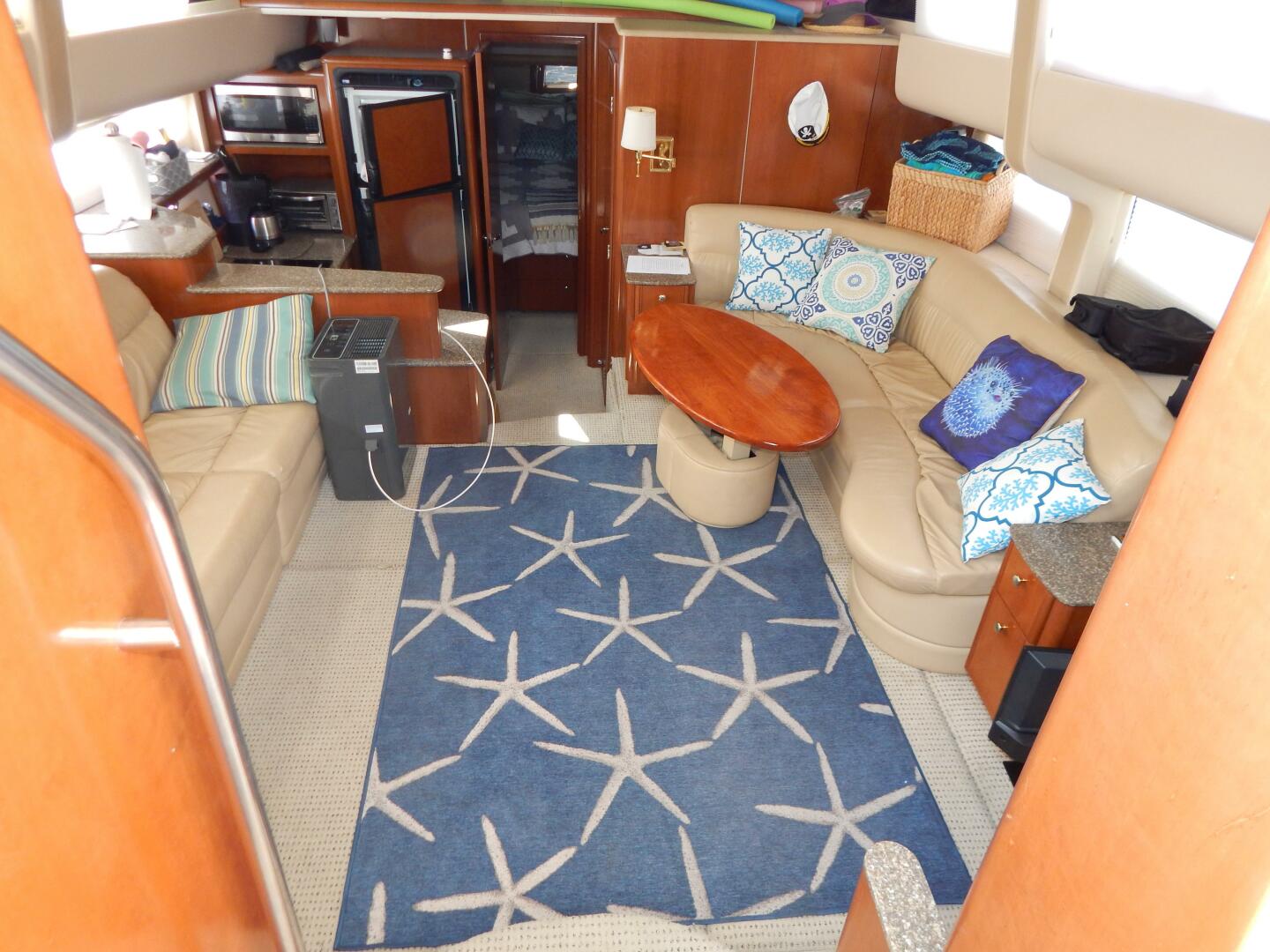 2005 Meridian 408 Motor Yacht - Image 2