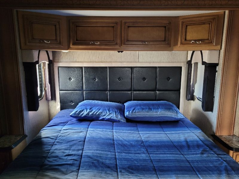2015 Newmar Ventana LE 3849 - Image 18
