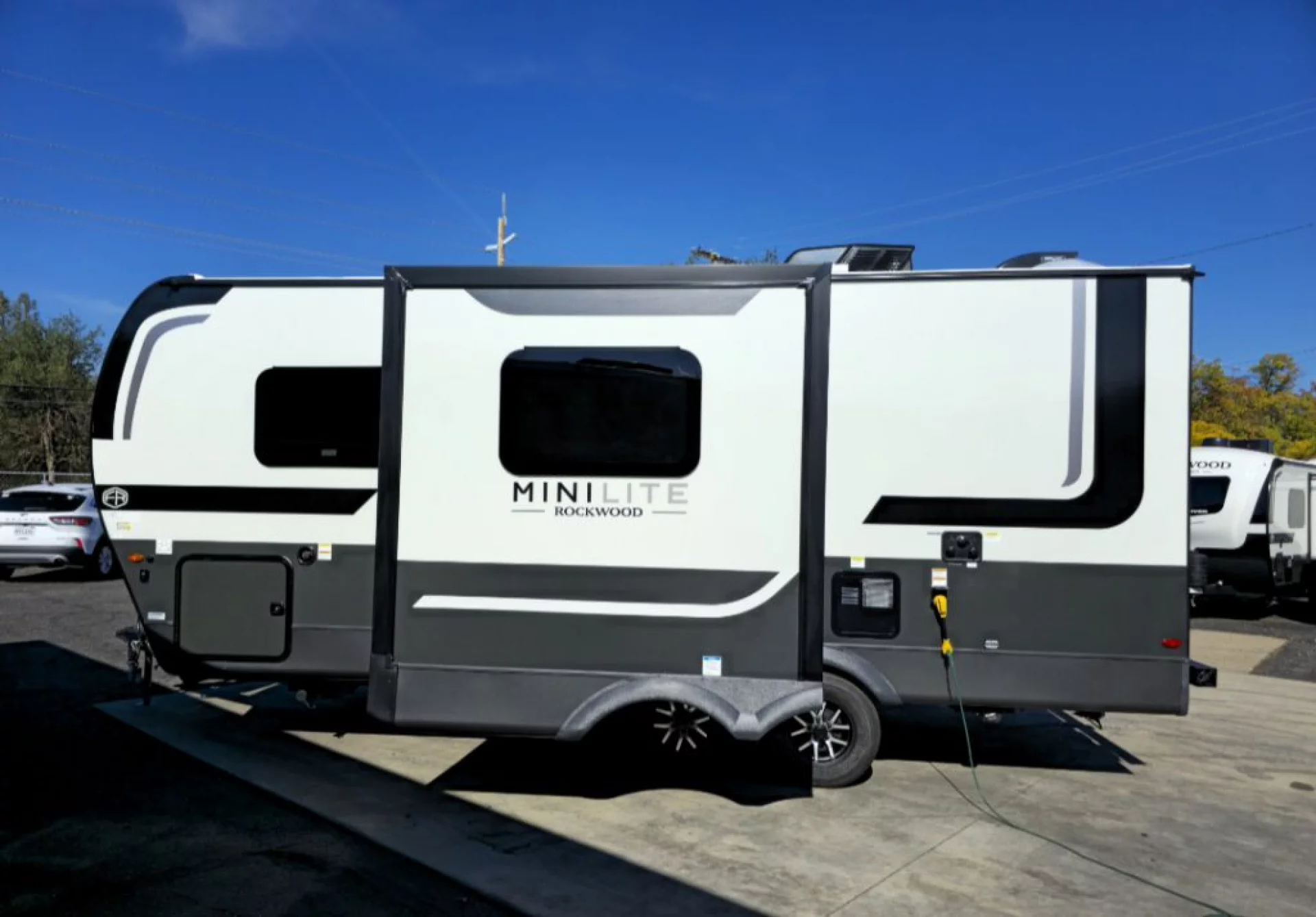 2026 FOREST RIVER ROCKWOOD MINI LITE 2205S - Image 5