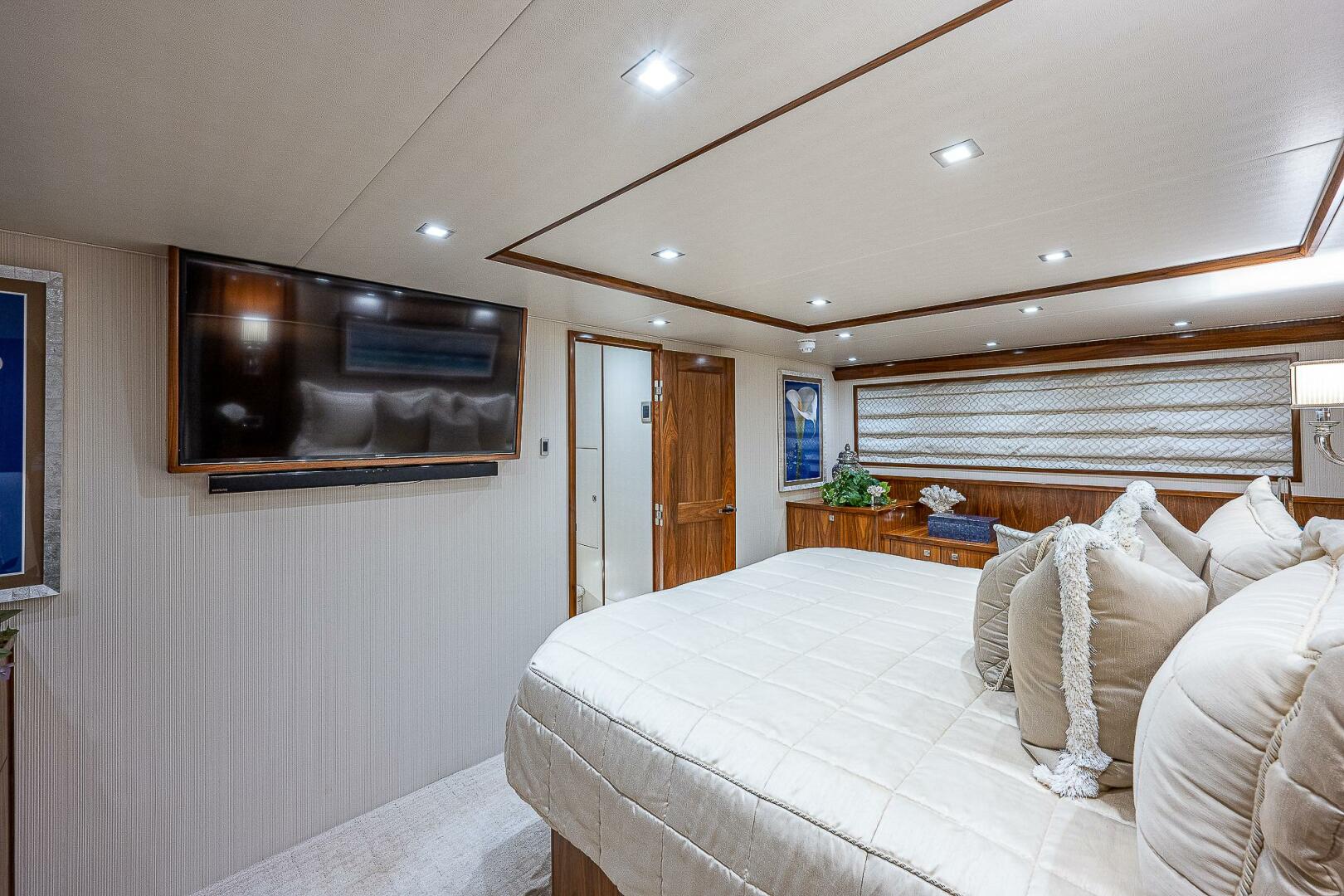 2017 Viking 75 Motoryacht - Image 15