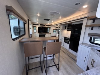 2025 FOREST RIVER GRAND SURVEYOR 302RDBS - Image 33