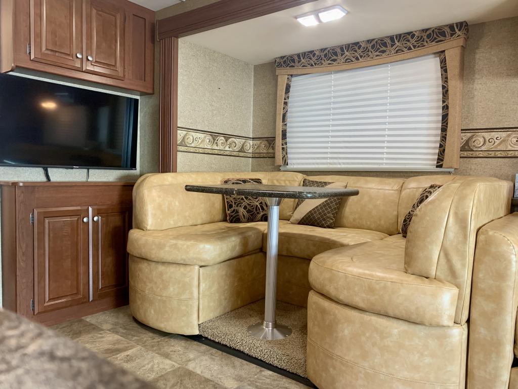 2013 THOR DAYBREAK 32HD - Image 17