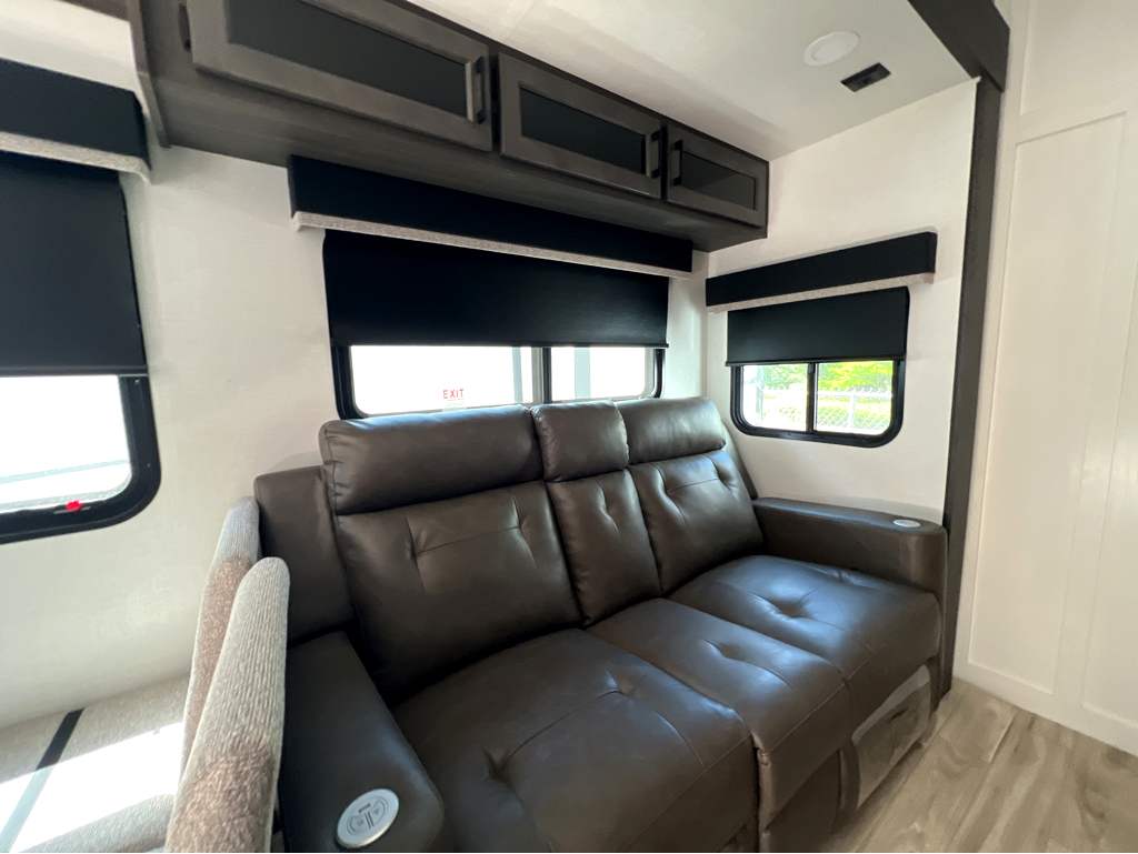 2026 VENTURE RV SPORTTREK 354VBH - Image 8