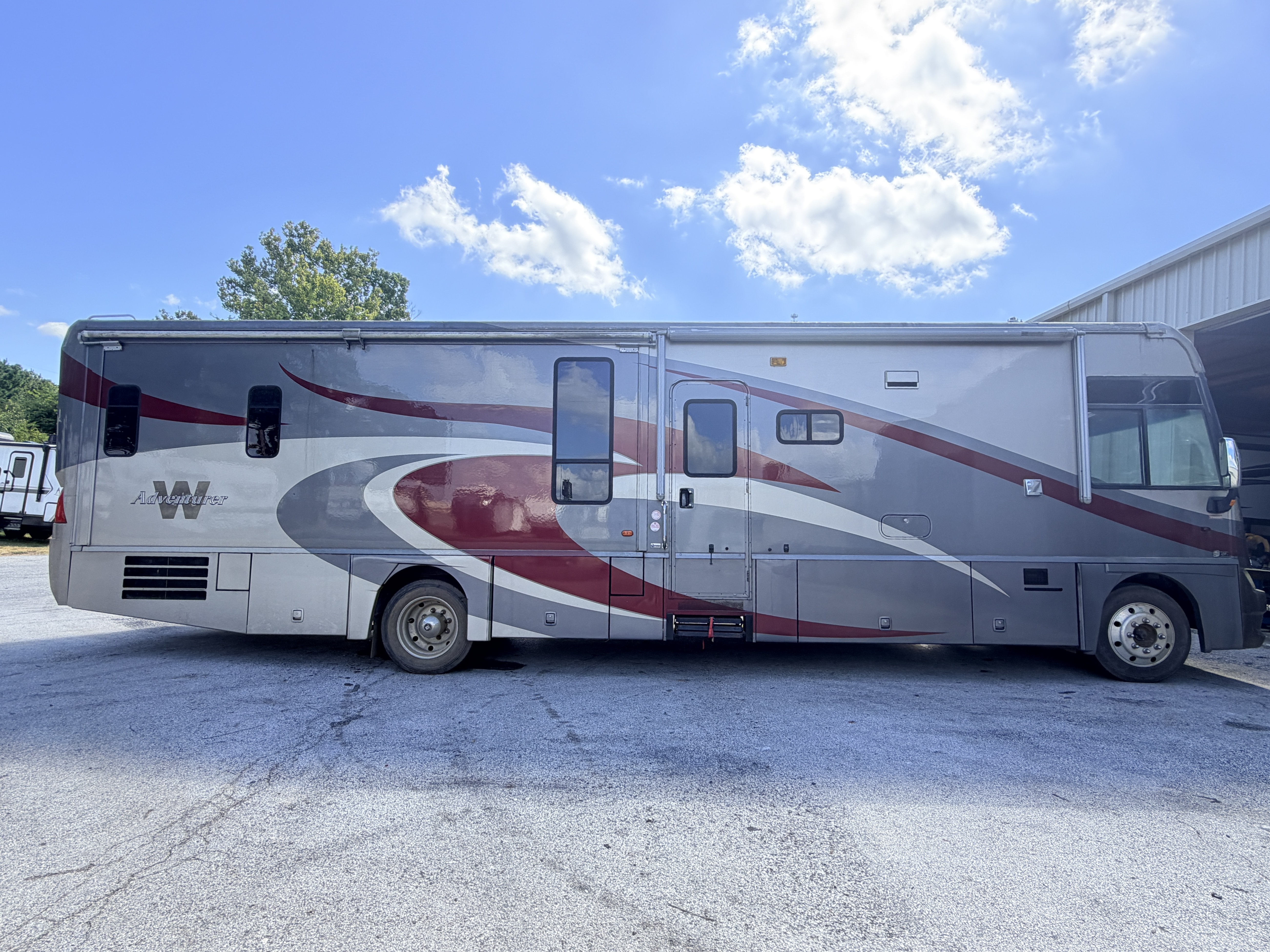 2008 Winnebago Adventurer 38T - Image 6