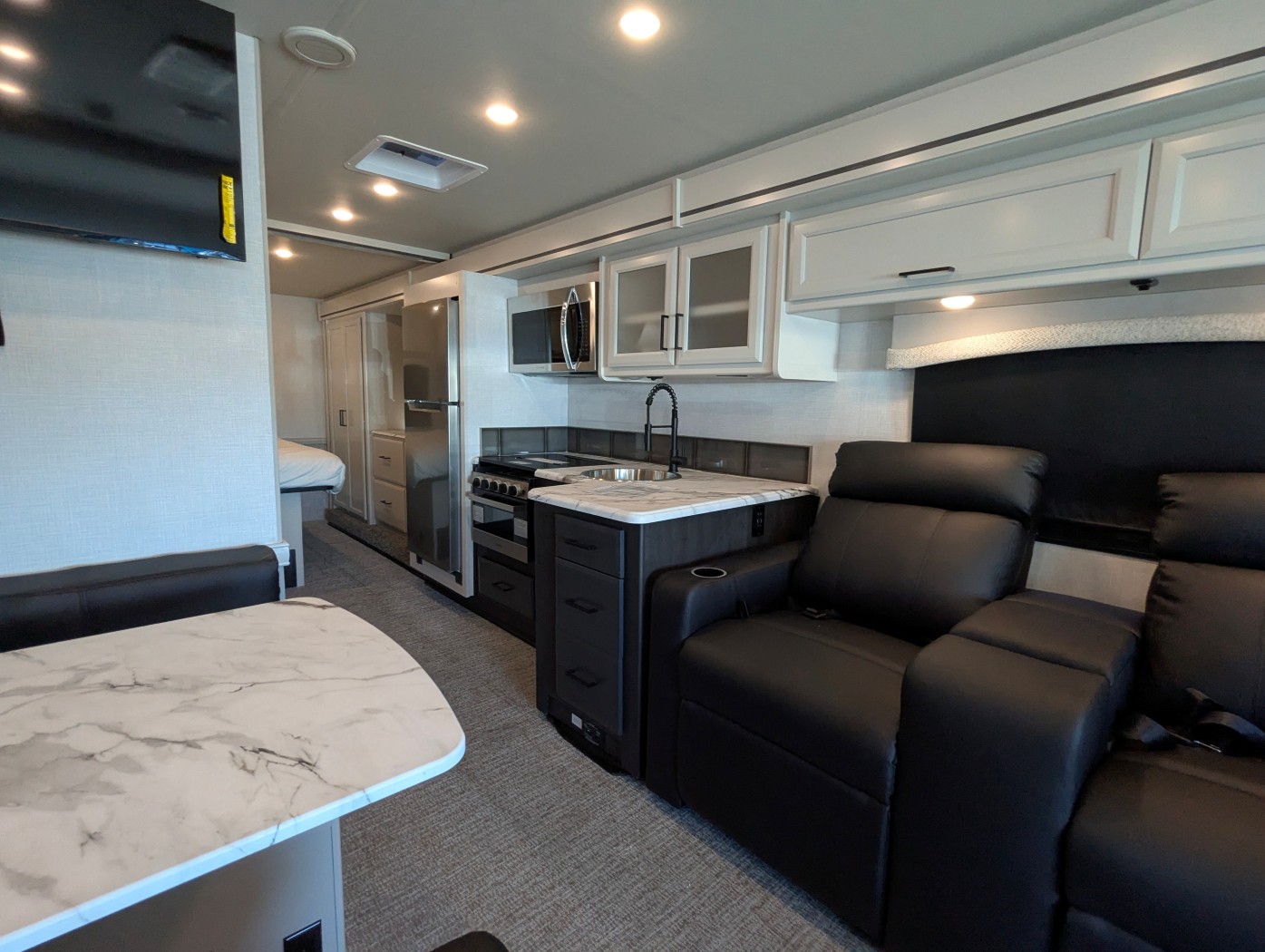 2026 Fleetwood Flair 29M - Image 19