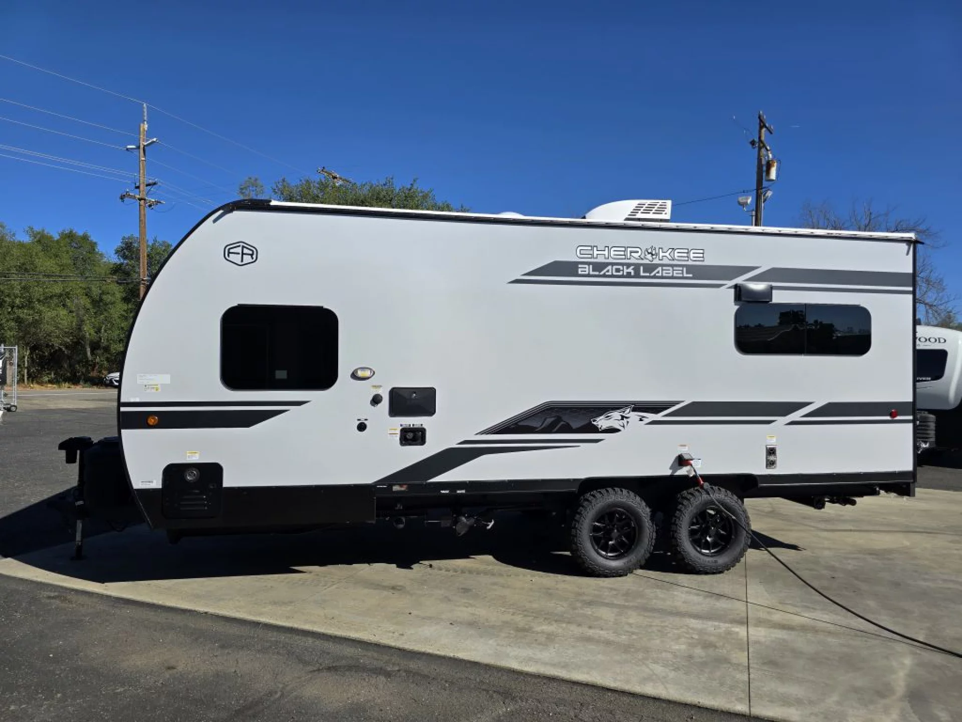 2026 FOREST RIVER CHEROKEE GREY WOLF 18RRBL BLACK LABEL - Image 4