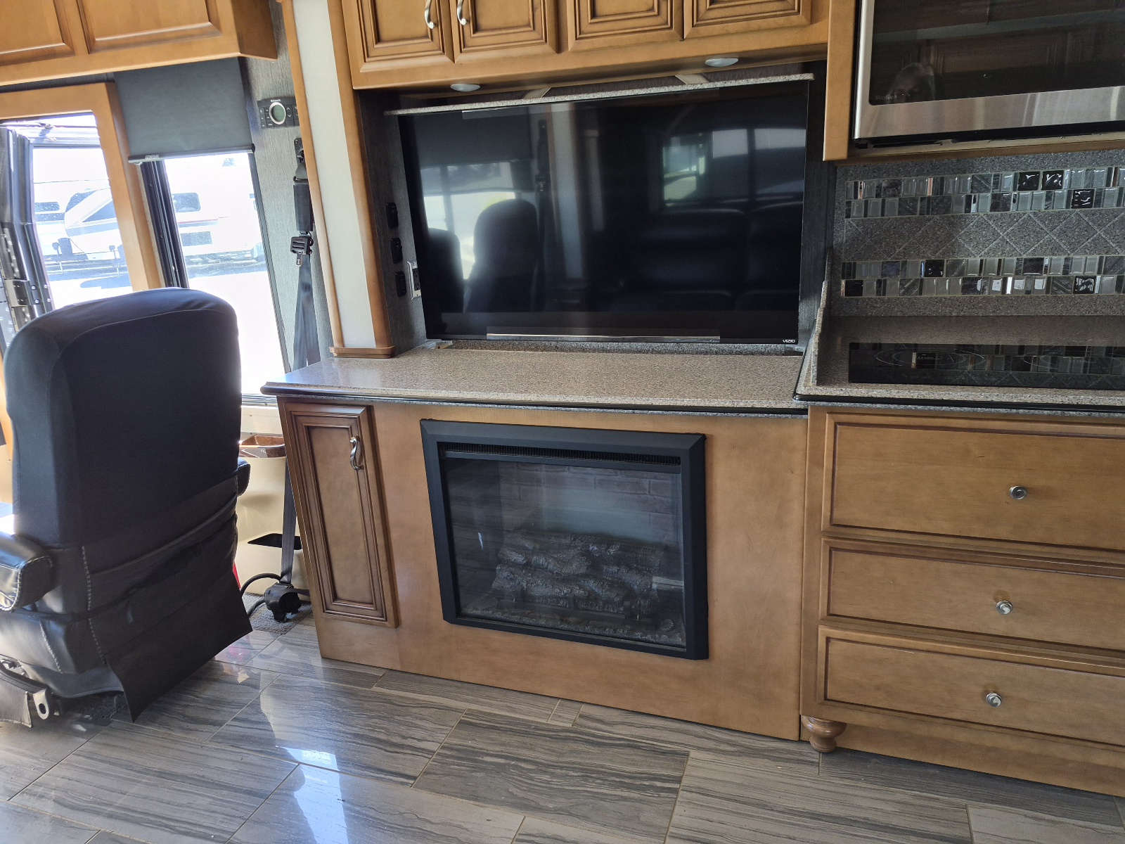 2015 Newmar Ventana 3636 - Image 11