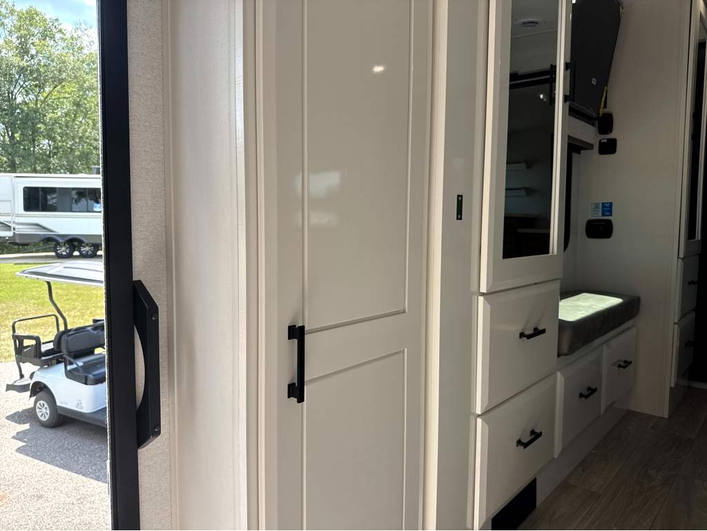 2027 JAYCO PINNACLE 39FLOK - Image 24