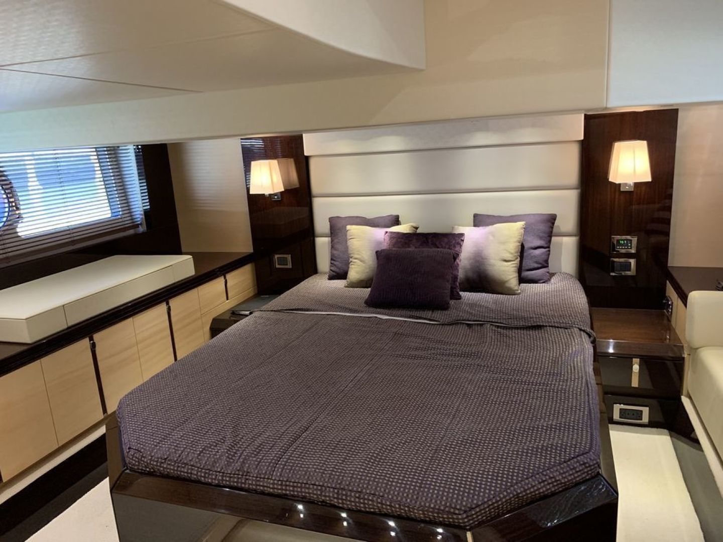 2014 Sunseeker San Remo - Image 10