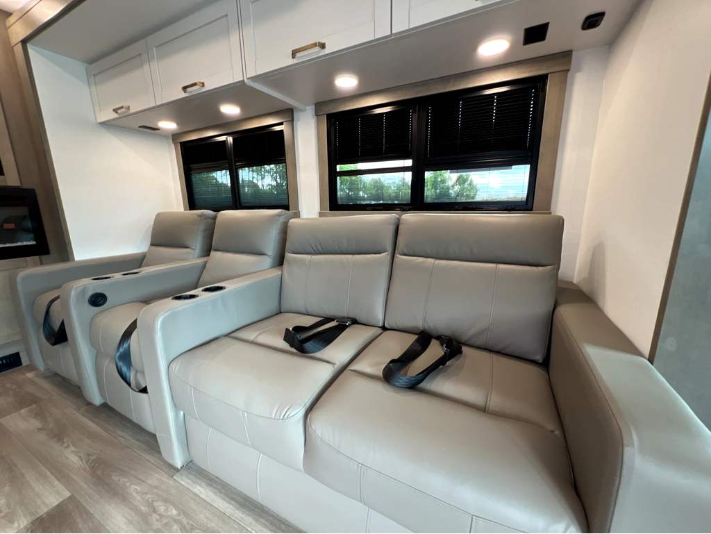 2027 JAYCO PRECEPT 36C - Image 7