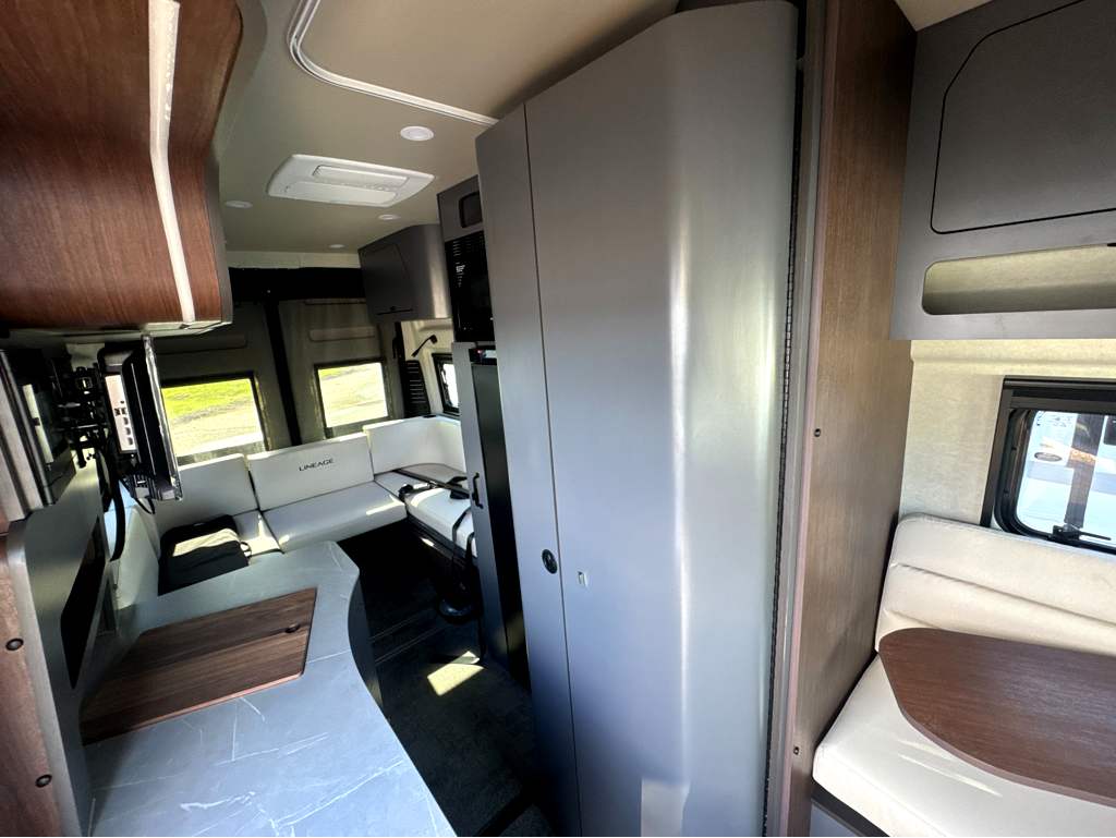 2027 GRAND DESIGN LINEAGE SERIESVP LVP2 - Image 14