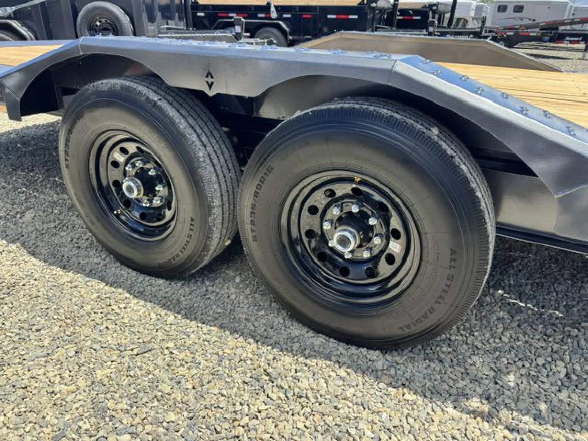 2026 DIAMOND C TRAILERS DIAMOND C HXD 207 L24X102 GVWR 15.5 - Image 3