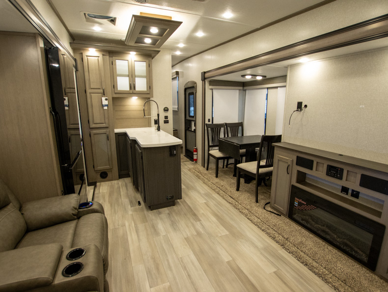 2022 Coachmen Chaparral 373MBRB - Image 22