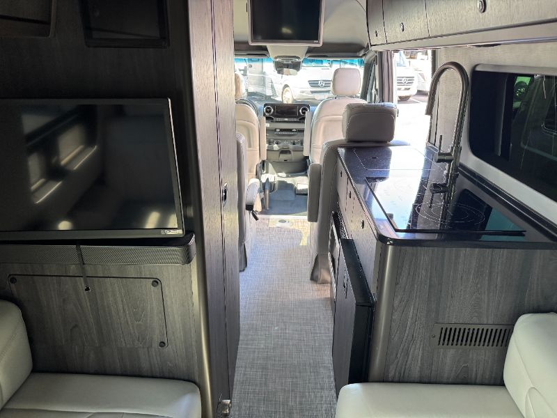 2023 Grech RV Strada-ion AWD Lounge - Image 15