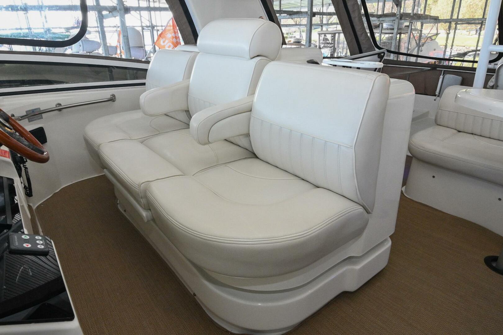 2002 Cruisers Yachts 5000 Sedan Sport - Image 105