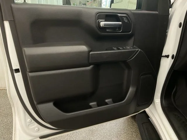 2022 Chevrolet Silverado 1500 Crew Cab Custom Trail Boss 4WD - Image 11