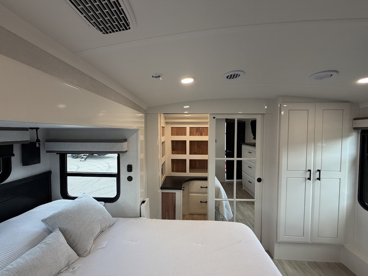 2027 JAYCO PINNACLE 32RLTS - Image 46