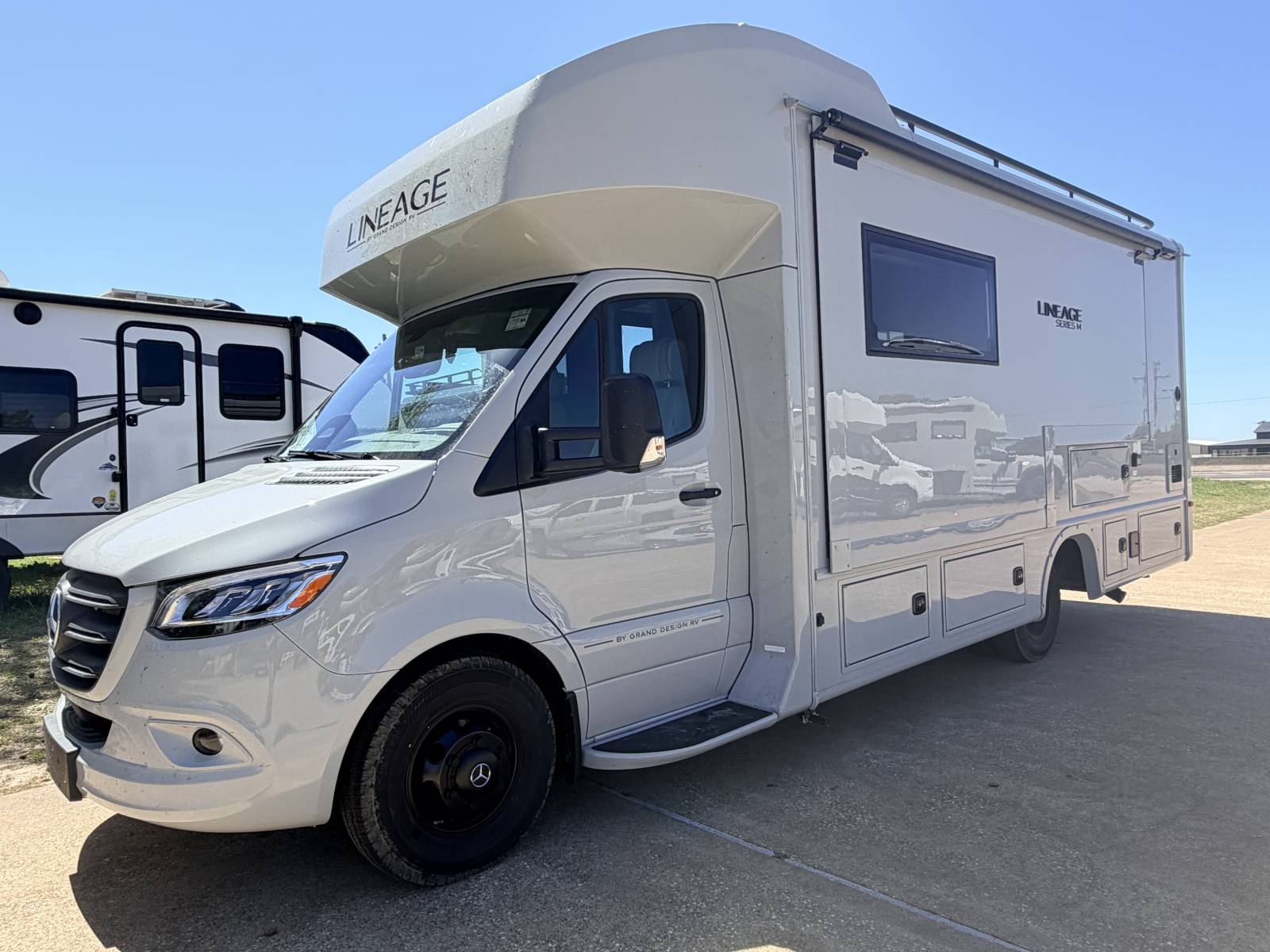 2026 Grand Design Lineage Series M 25FW - Image 3