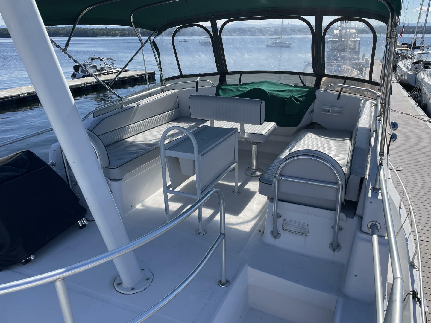 2000 Mainship 390 - Image 18