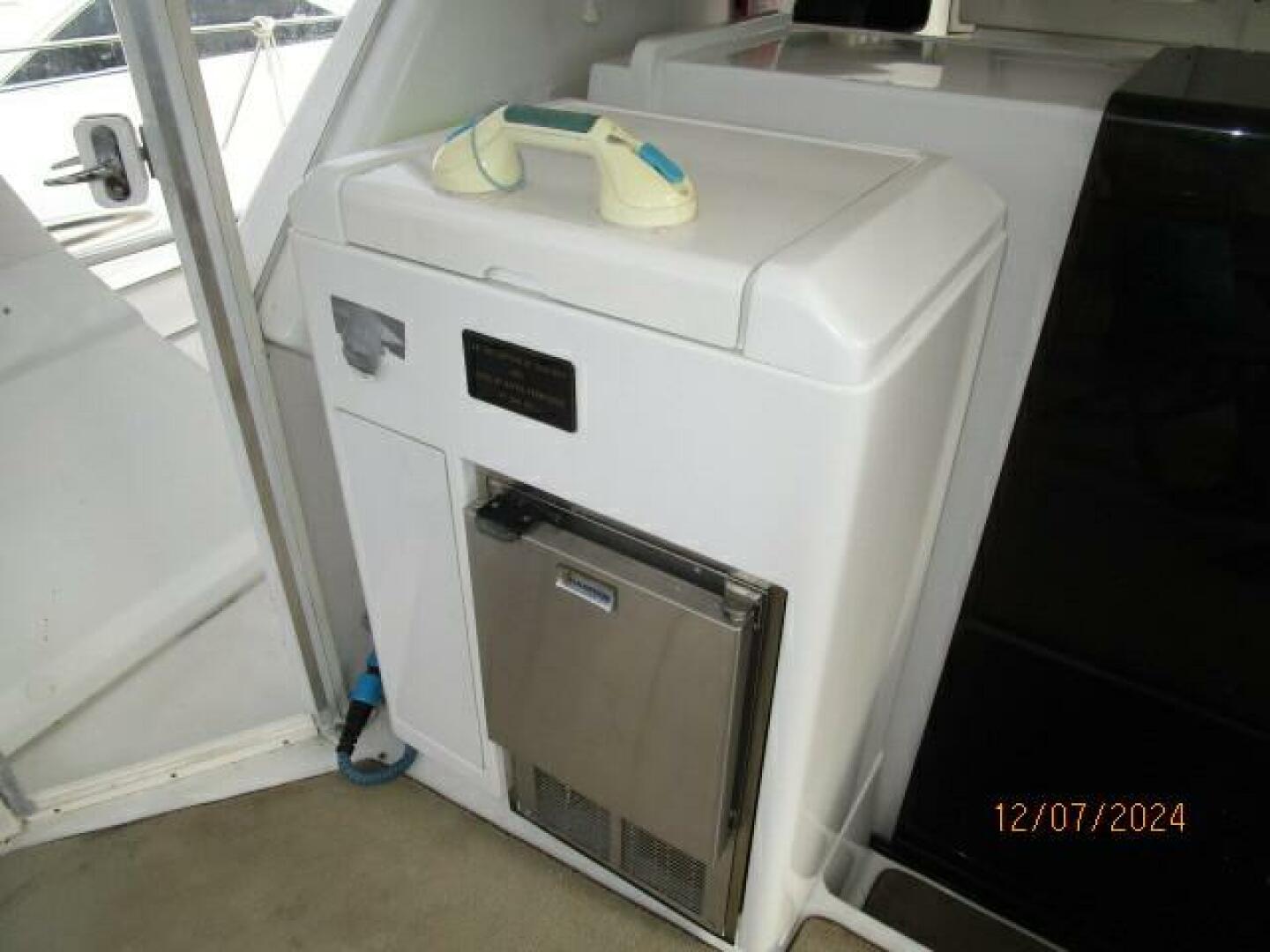1999 Carver 40 Cockpit - Image 34