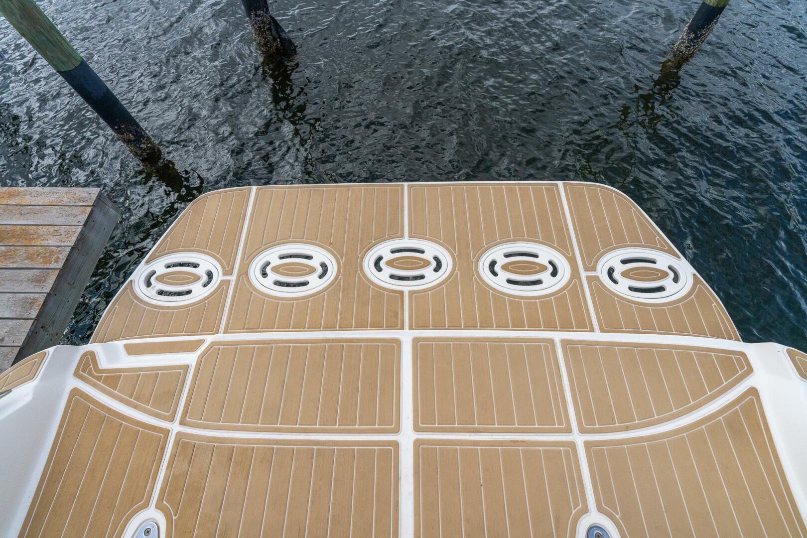 2016 Sea Ray 330 Sundancer - Image 55