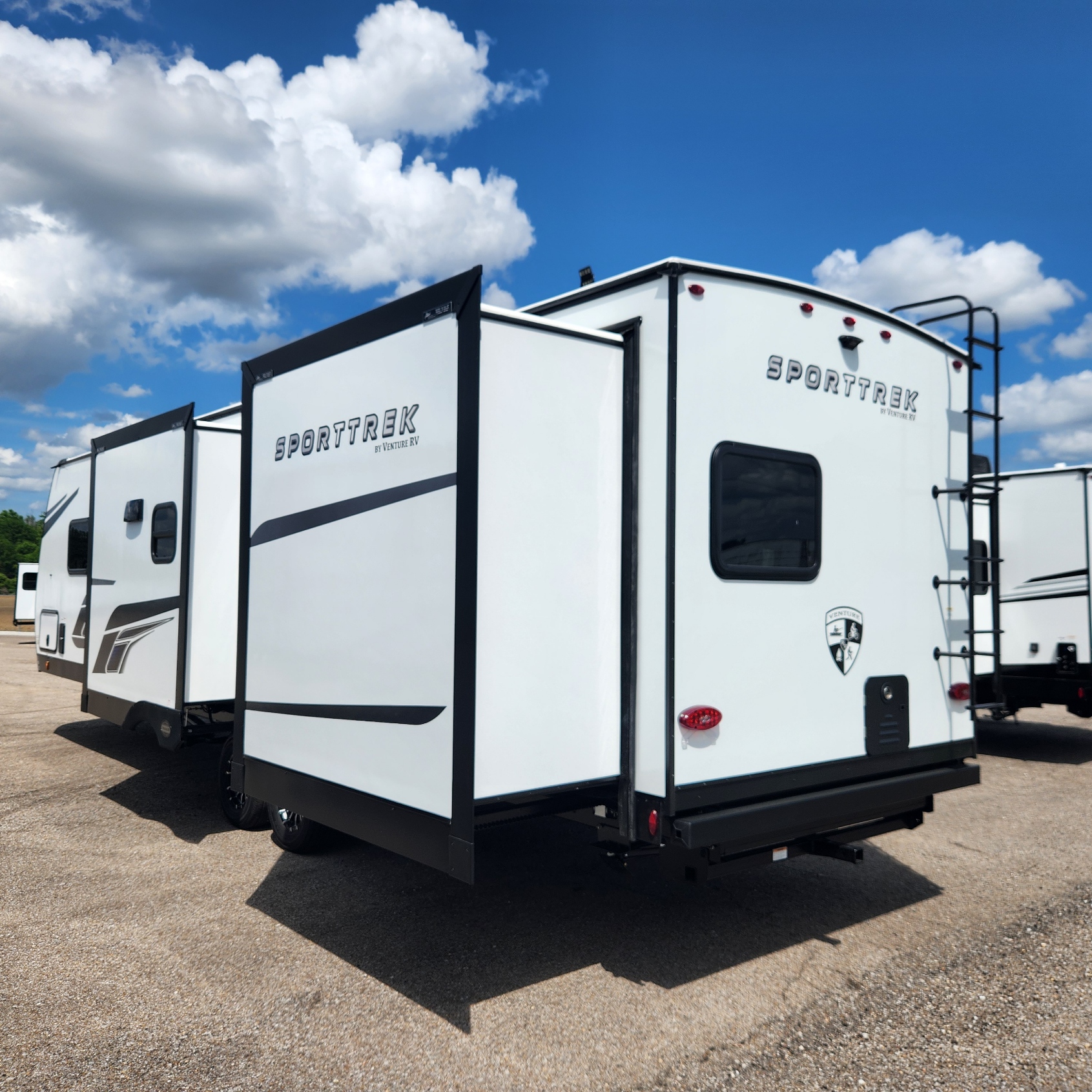 2026 VENTURE RV SPORTTREK 327VIK - Image 3