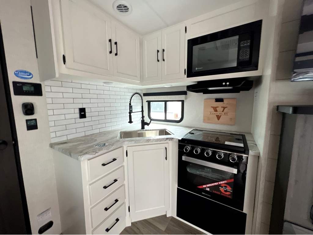 2026 VENTURE RV SPORTTREK 261VBH - Image 11