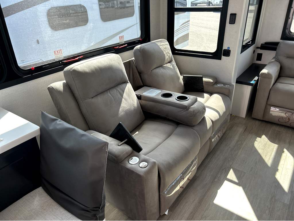 2026 JAYCO PINNACLE 36FBTS - Image 11