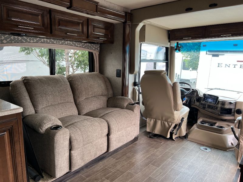 2020 Thor Motor Coach Miramar 32.2 - Image 23