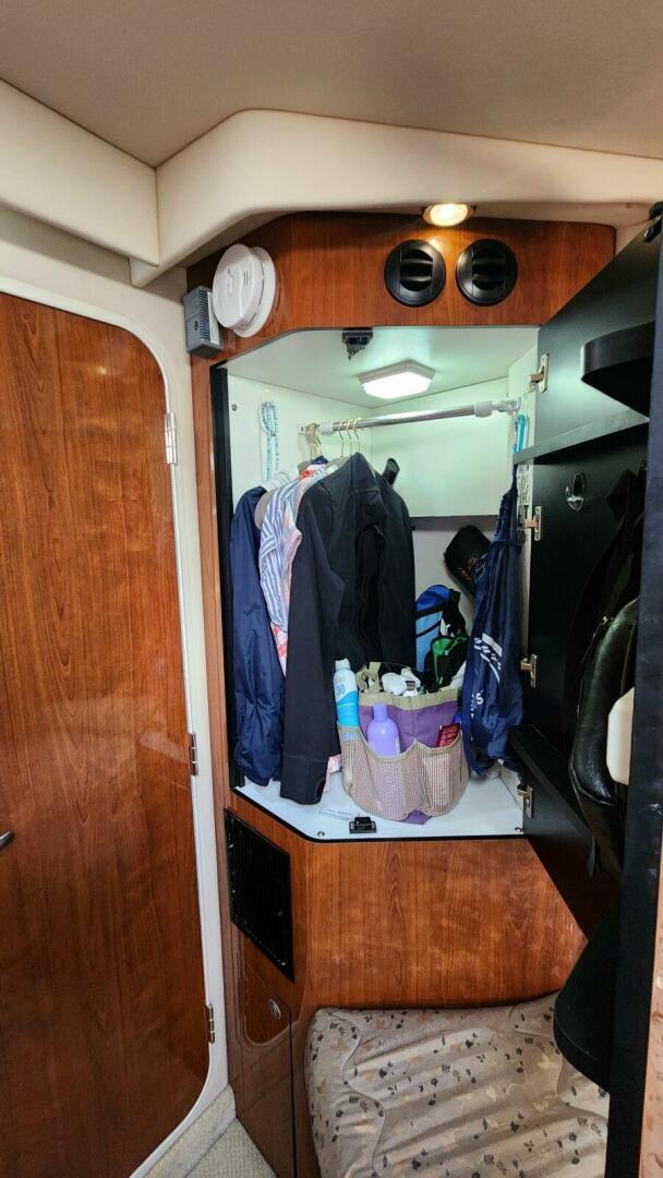 2004 Sea Ray 390 Motor Yacht - Image 48