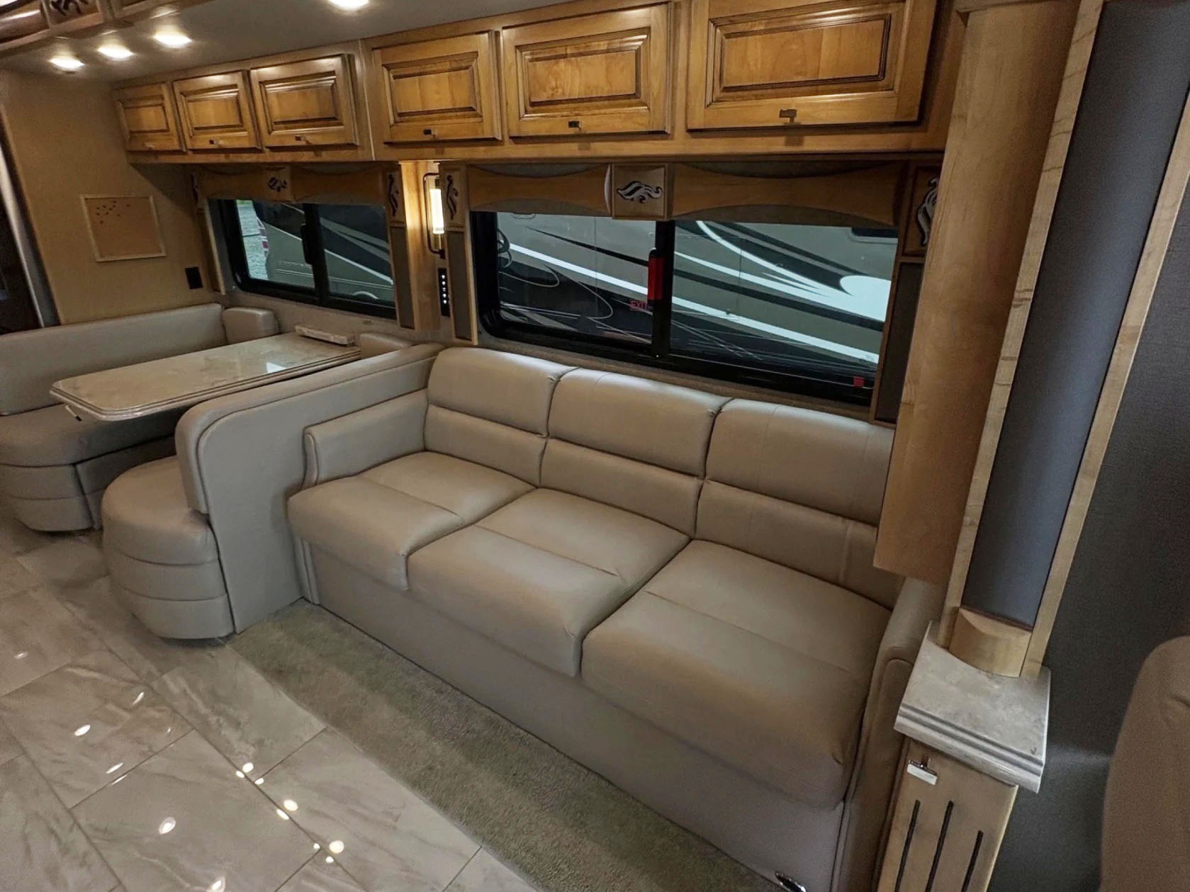 2018 TIFFIN PHAETON 40 QKH - Image 16