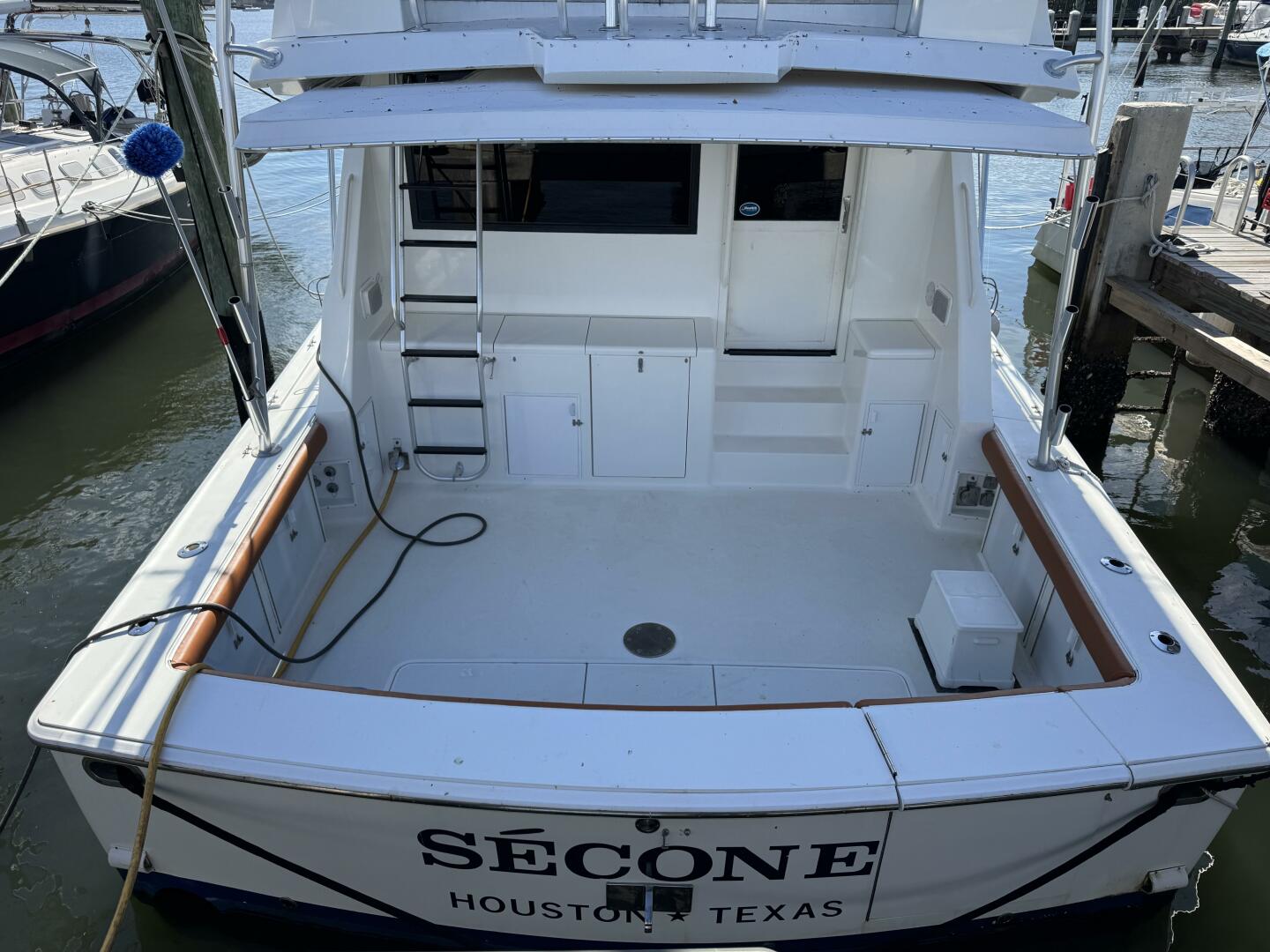 1995 Viking 58 Convertible - Image 6