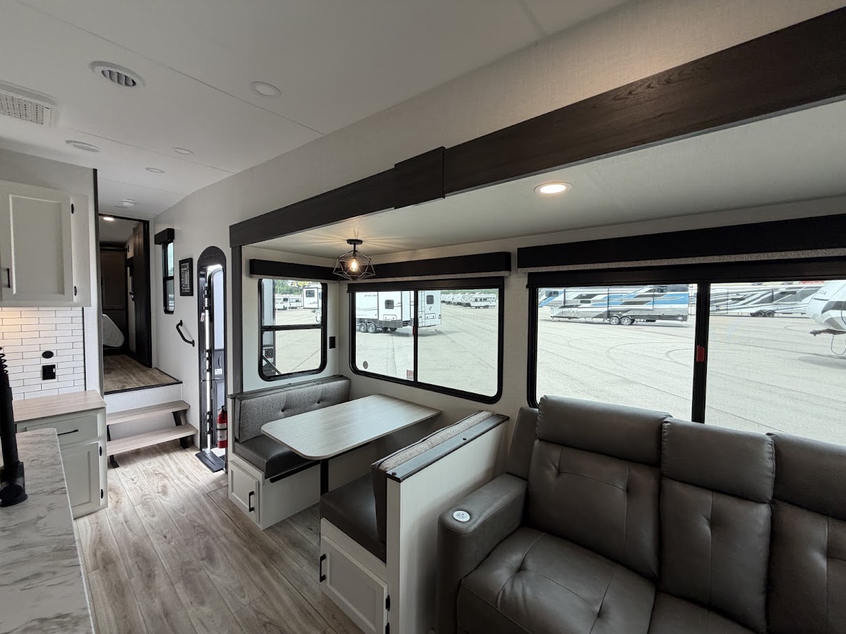 2027 VENTURE RV SPORTTREK 303VIK - Image 13
