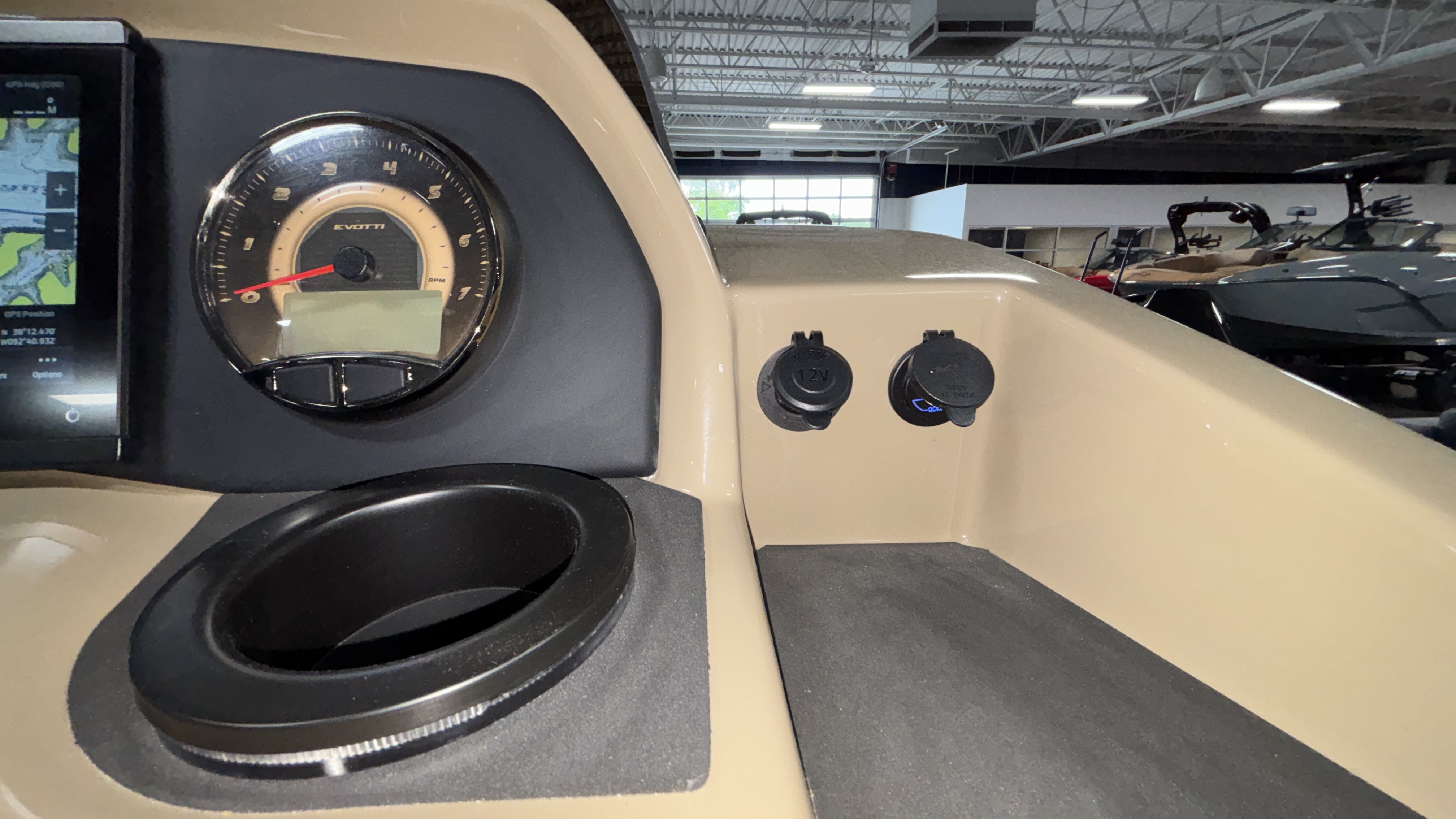 2026 Evotti 525 Quad Lounge - Image 25