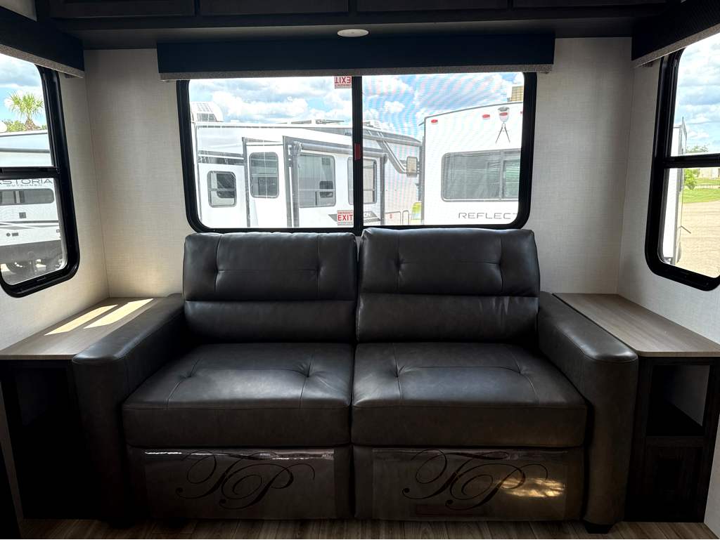 2026 VENTURE RV SPORTTREK 303VIK - Image 11
