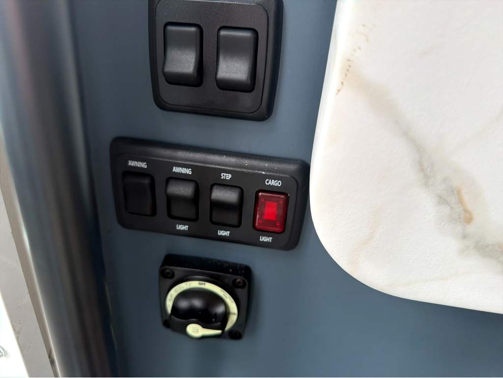 2027 THOR MOTOR COACH MAGNITUDE GA21 - Image 20