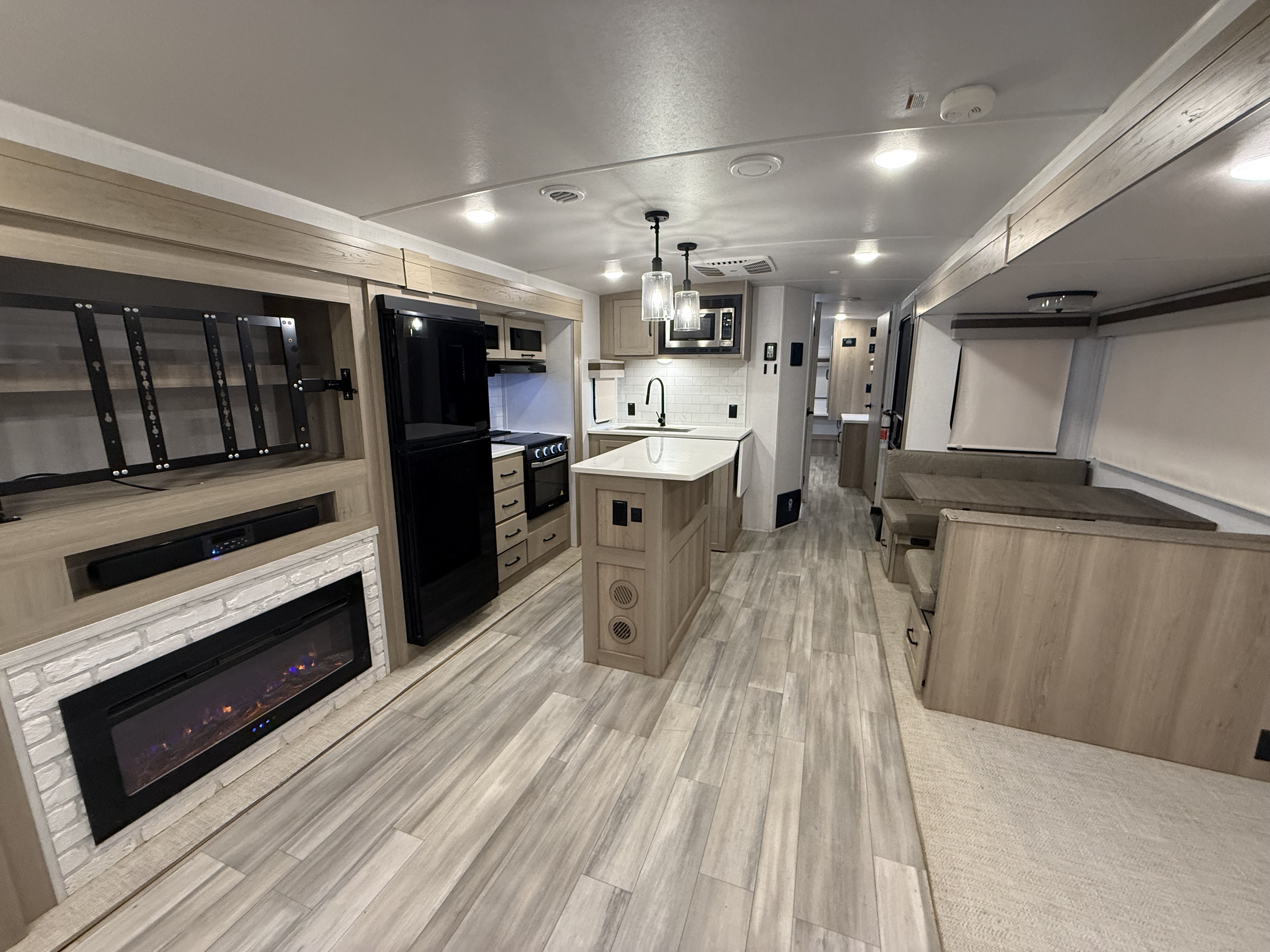 2024 Forest River Rockwood Ultra Lite 2906BS - Image 13