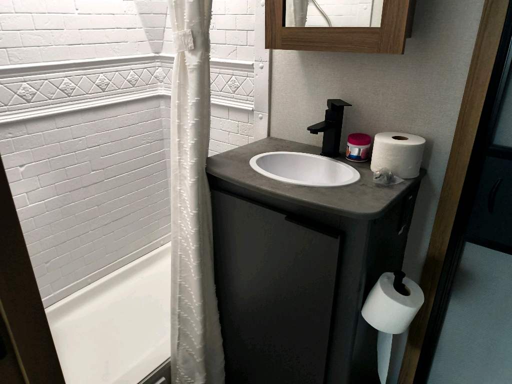 2025 HEARTLAND CORTERRA 33.3BH - Image 18