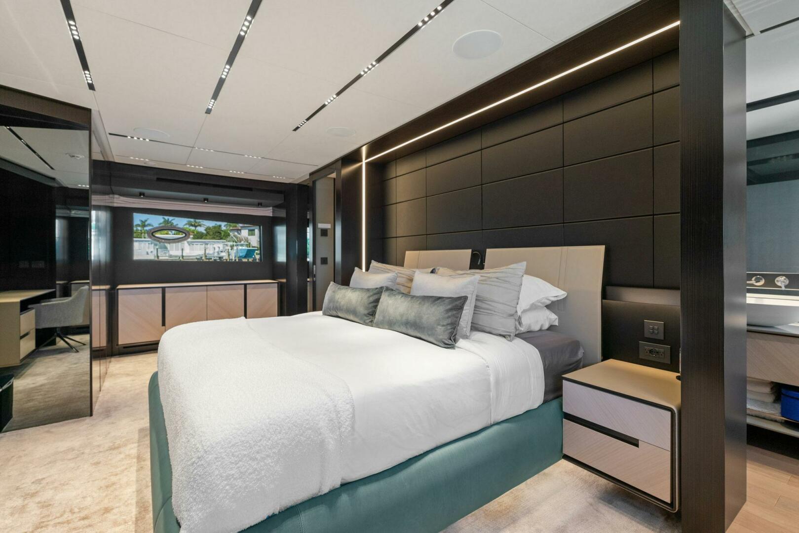 2023 Pershing GTX Motoryacht - Image 72