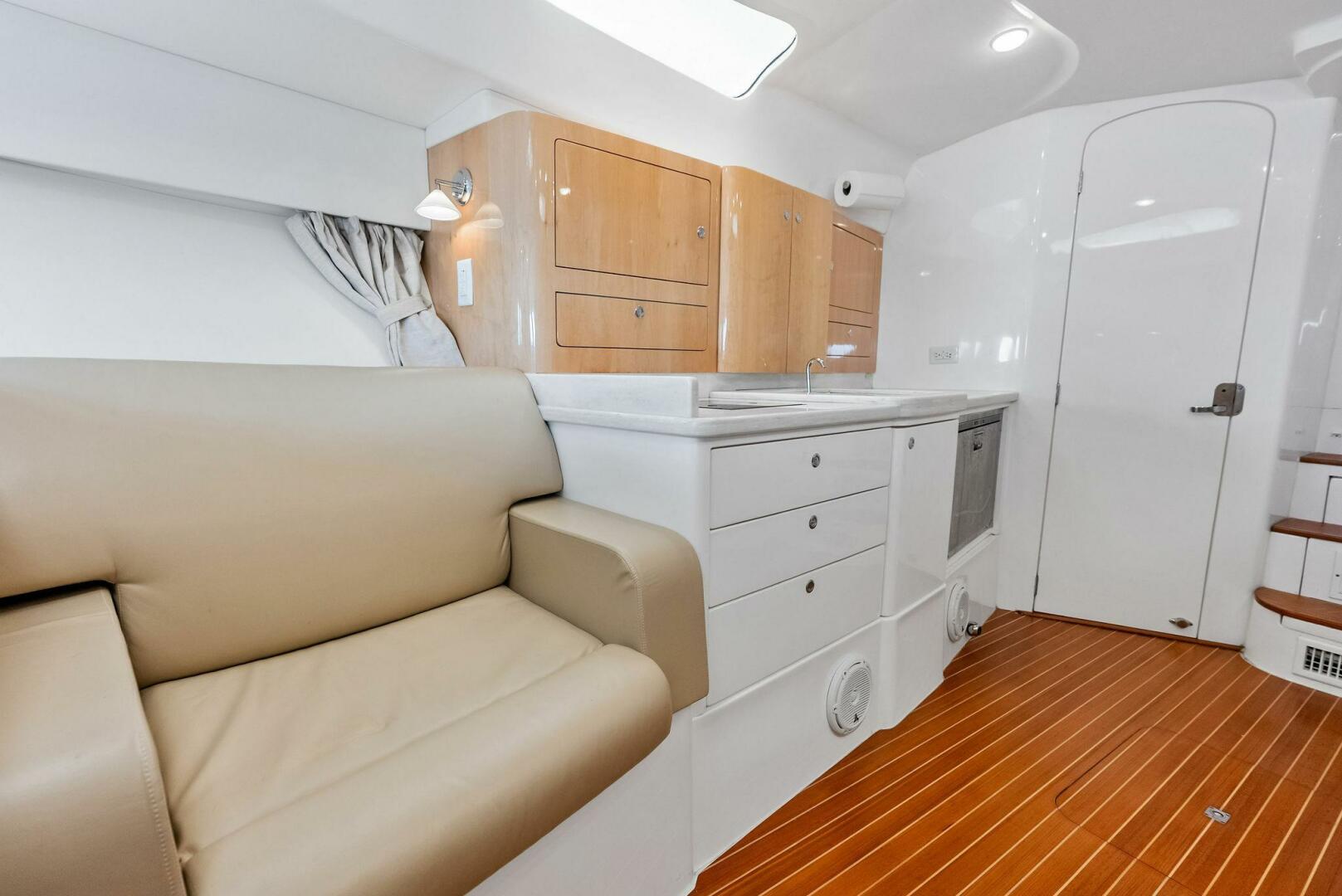 2018 Intrepid 430 Sport Yacht - Image 35
