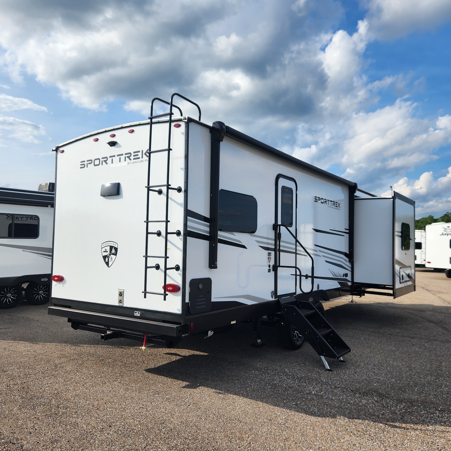 2026 VENTURE RV SPORTTREK 272VRK - Image 4