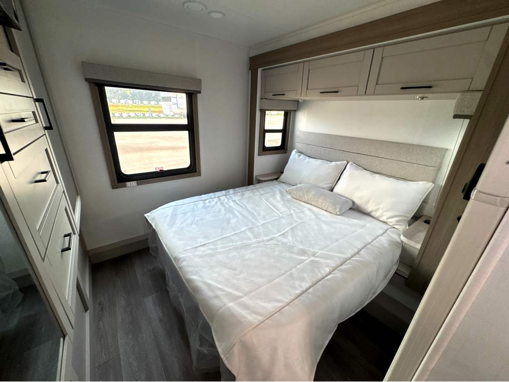 2027 ENTEGRA COACH ODYSSEY 29V - Image 17