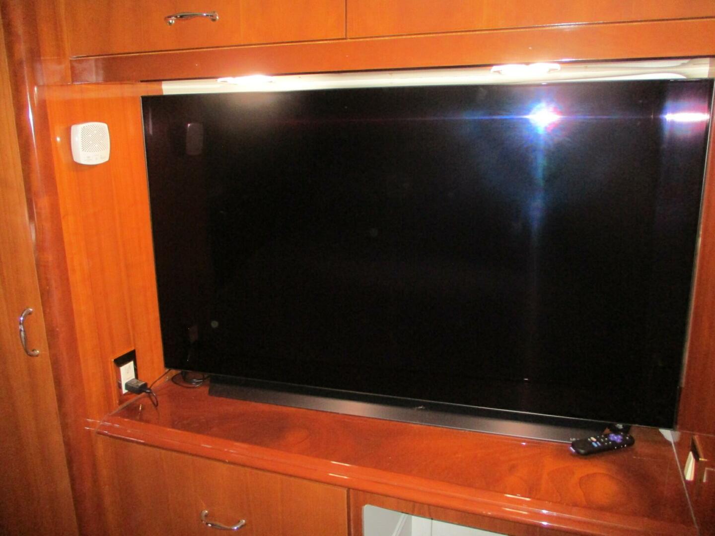 2006 Carver - Image 51