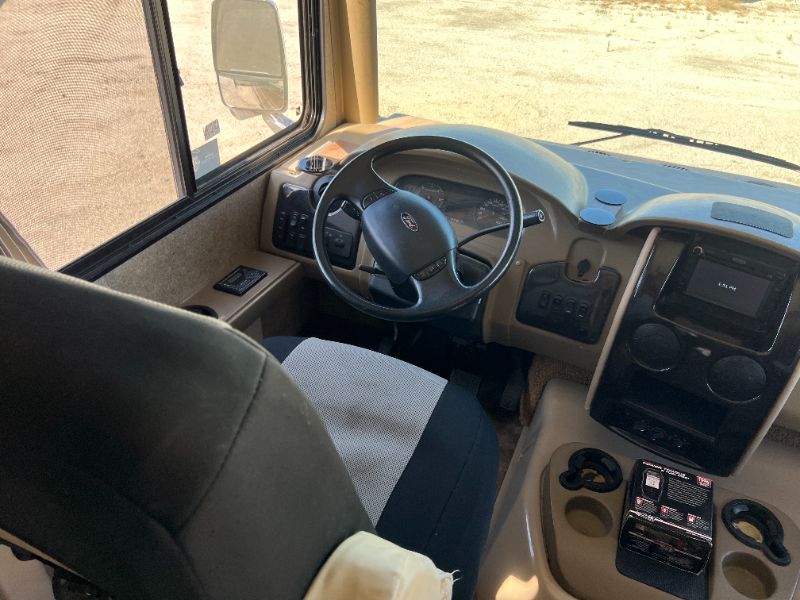 2014 Thor Motor Coach Challenger 37GT - Image 5